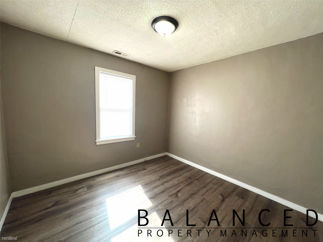 Building Photo - 3 br, 1 bath House - 3209 SE California Ave