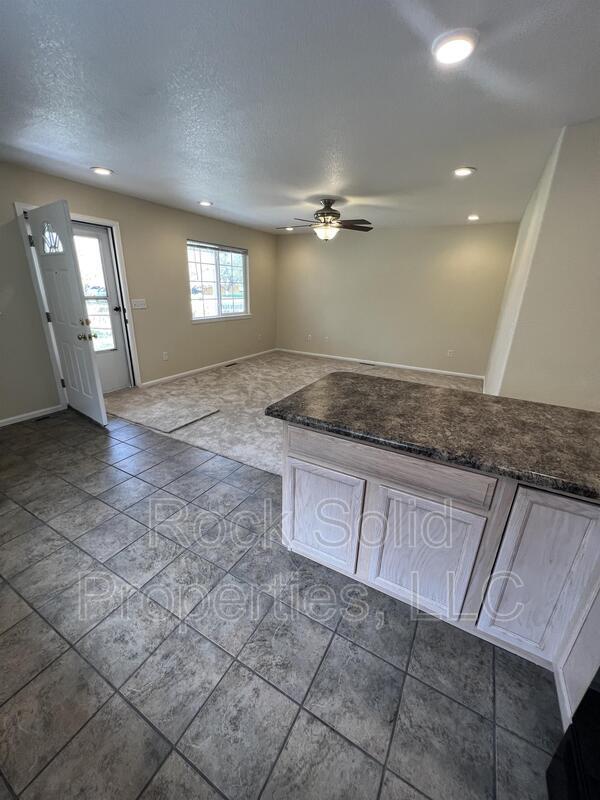 Foto del edificio - 405 E 5th St