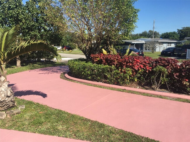 Building Photo - 720 N 66 Terrace