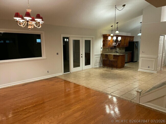 Building Photo - 232 Maplecrest Cir