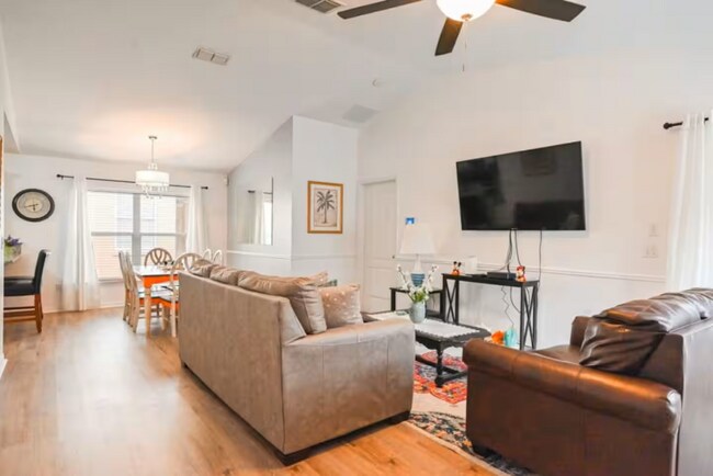 Building Photo - 1904 Royal Ridge Dr