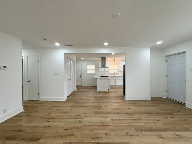 Foto del edificio - 14916 Langley Ave