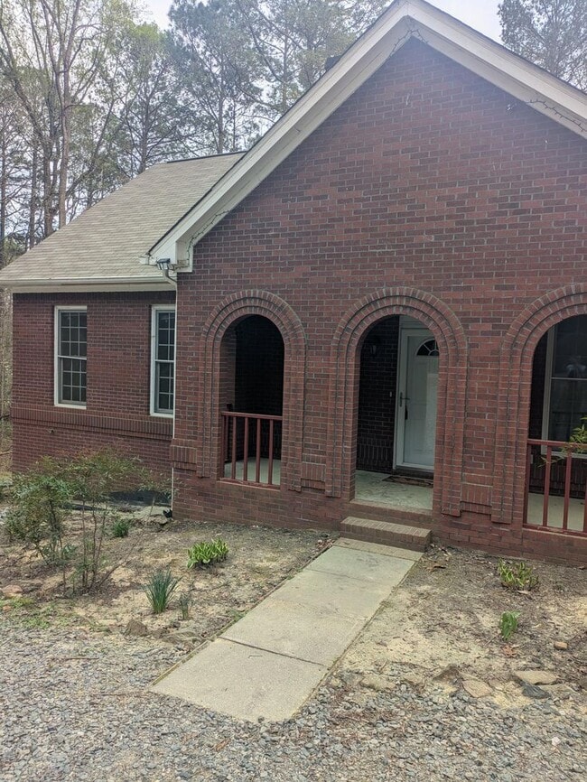 Foto del edificio - Spacious 4bed 3 bath with a Bonus Room and...