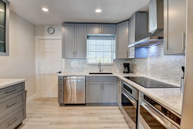 Foto del edificio - 400 NE 45th St