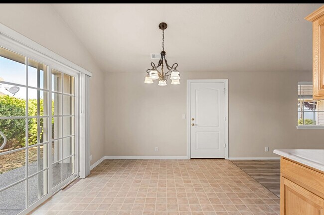 Foto del edificio - 1699 Nunnwood Ln