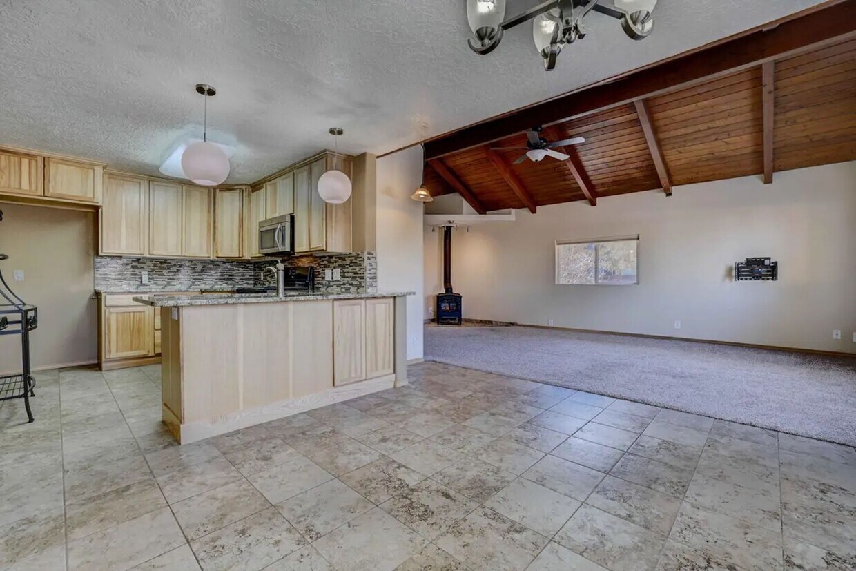 Foto principal - 1/2 acre in the with RV Hook ups