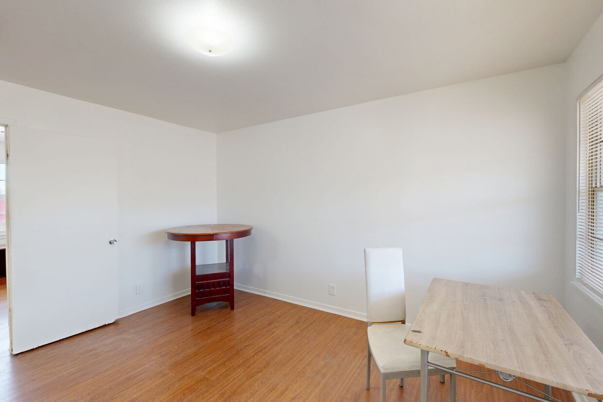 Photo - 3016 Blodgett St Apartments