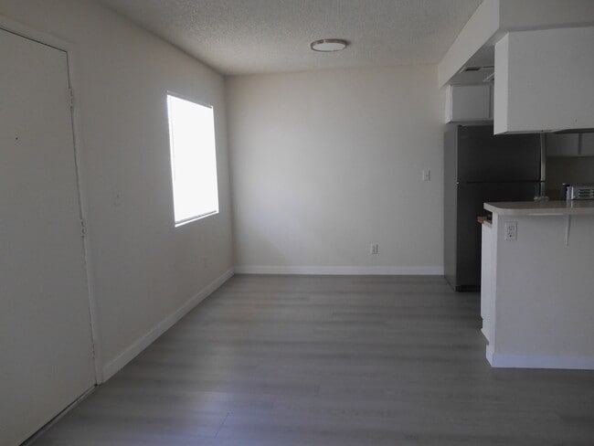 Building Photo - 473 Rexford Dr