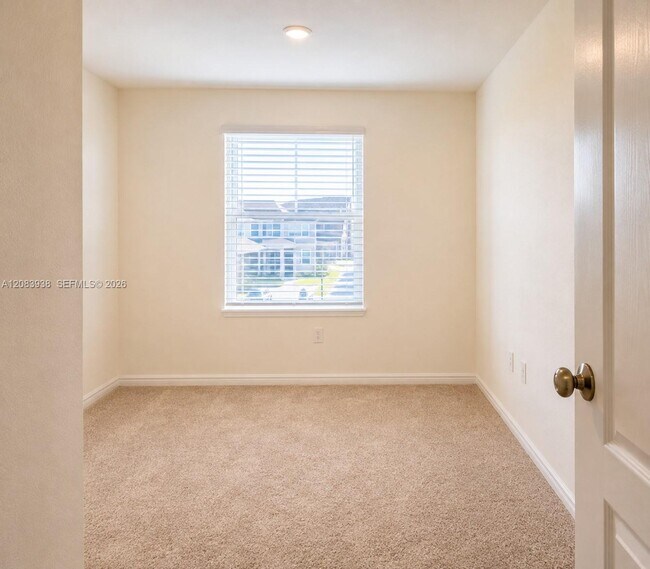 Foto del edificio - 1081 Blue Jay Dr