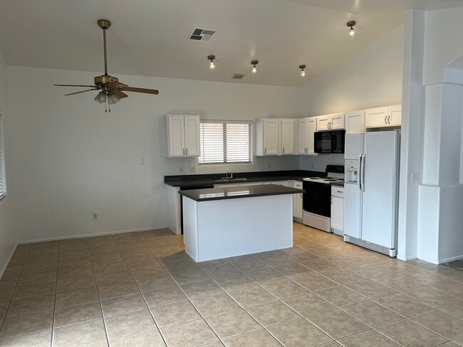 Building Photo - 2817 W Muriel Dr
