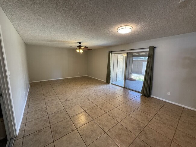 Foto del edificio - 4329 W Garden Dr
