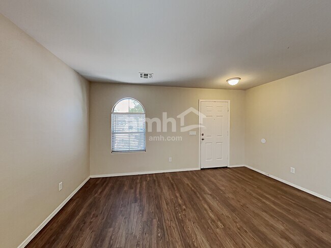 Foto del edificio - 8817 W Preston Lane