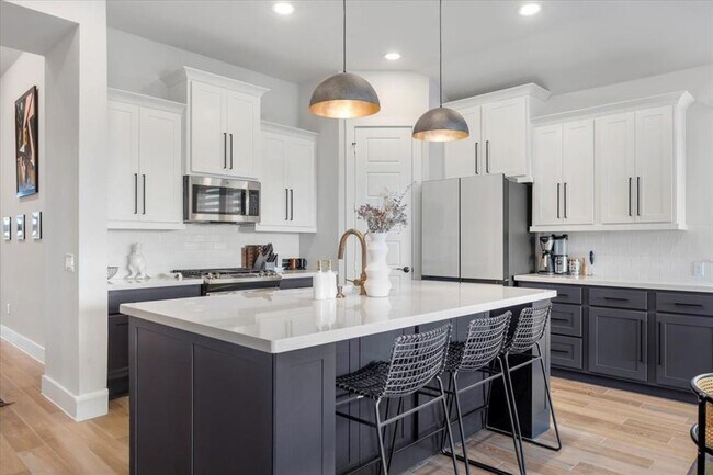 Foto del edificio - 7905 Catbird Ln