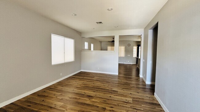 Building Photo - 917 Coldwater Falls Way