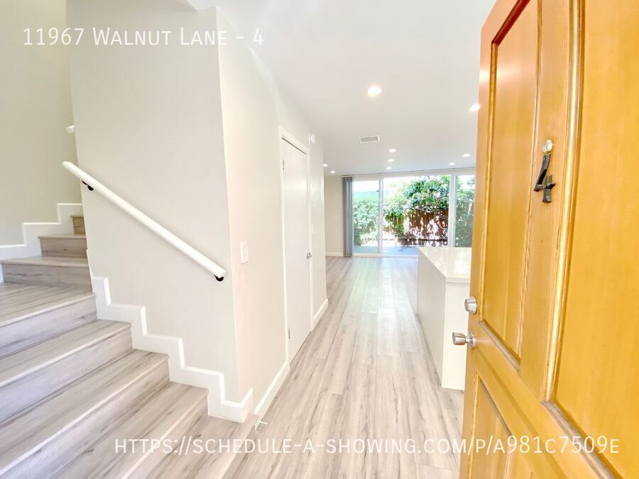 Primary Photo - Newly remodeled modern 3 Bed + 2.5 Bath tw...