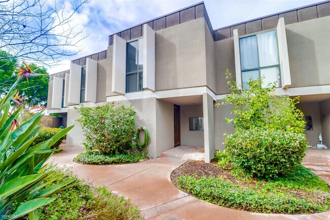 Building Photo - 2 br, 2.5 bath Townhome - 3052 Rue D’Orleans