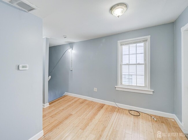 Building Photo - 314 Seaman St