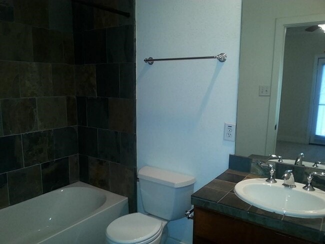 Foto del edificio - 1342 Rutland St