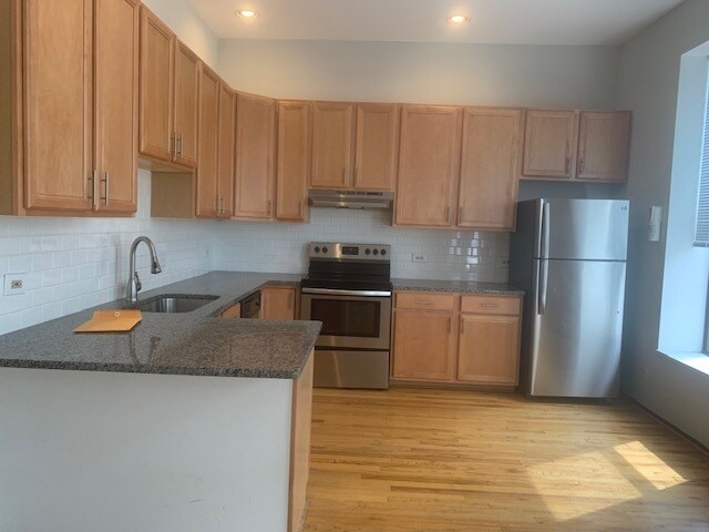 Foto del edificio - 3055 N Sheffield Ave
