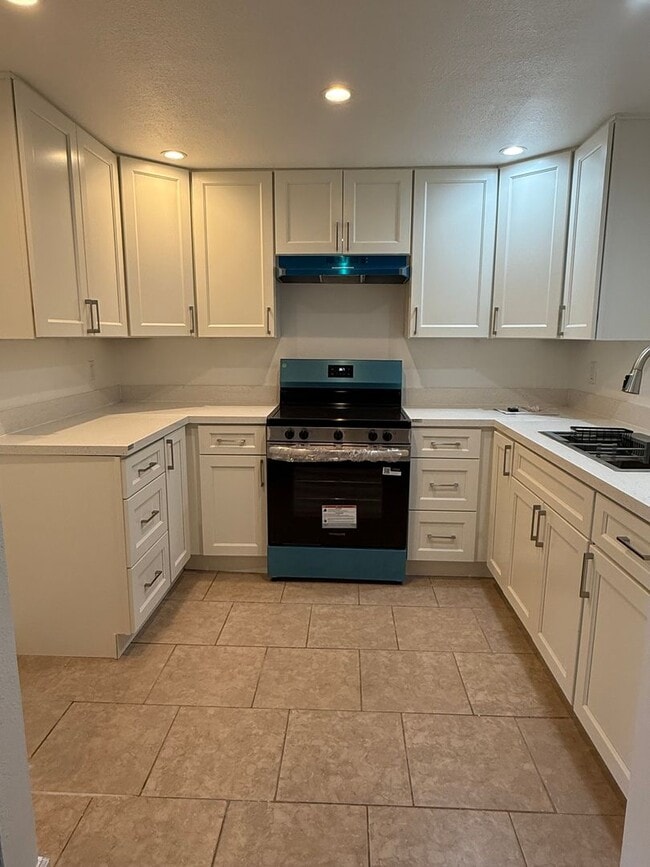 Building Photo - Beautifully Remodeled Duplex in Galt, CA