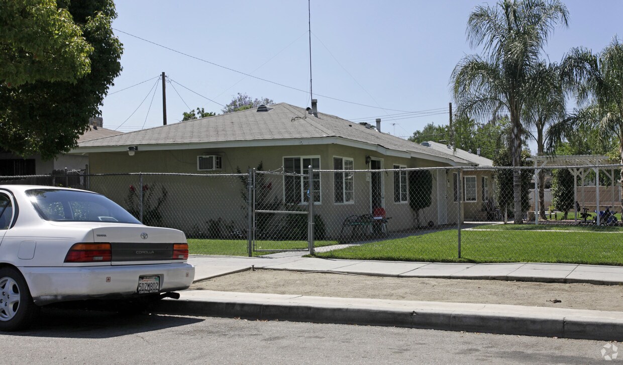 Primary Photo - 945-951 1/2 Colton Ave