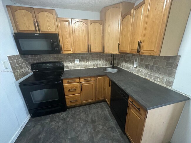 Foto del edificio - 1185 NW 125th St