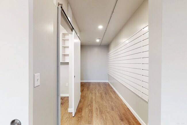Building Photo - 137 Alexander St