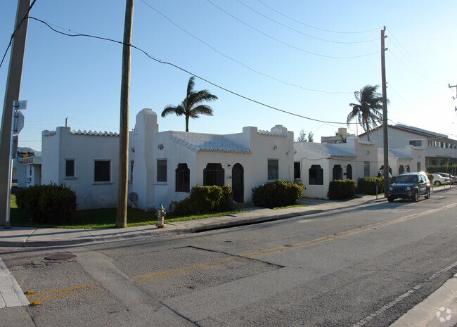 Building Photo - 347 Madison St