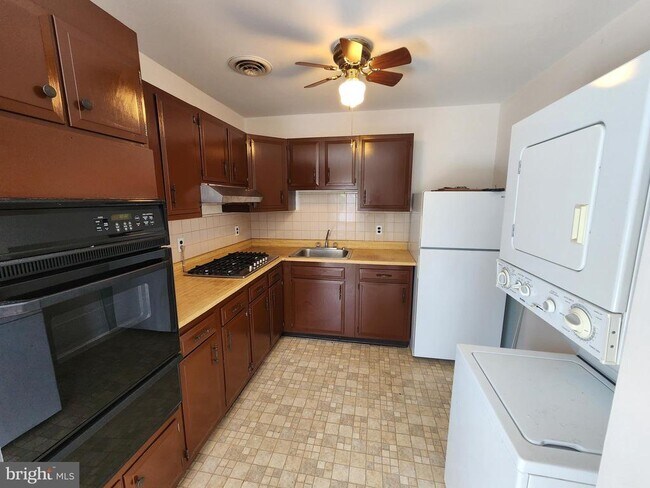 Building Photo - 615 Wallerson Rd