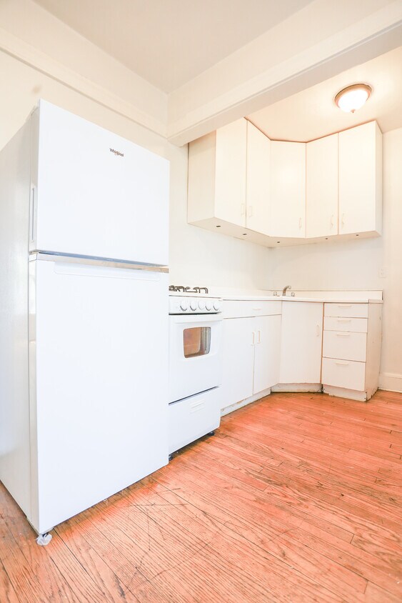 Primary Photo - 1218 W Victoria St