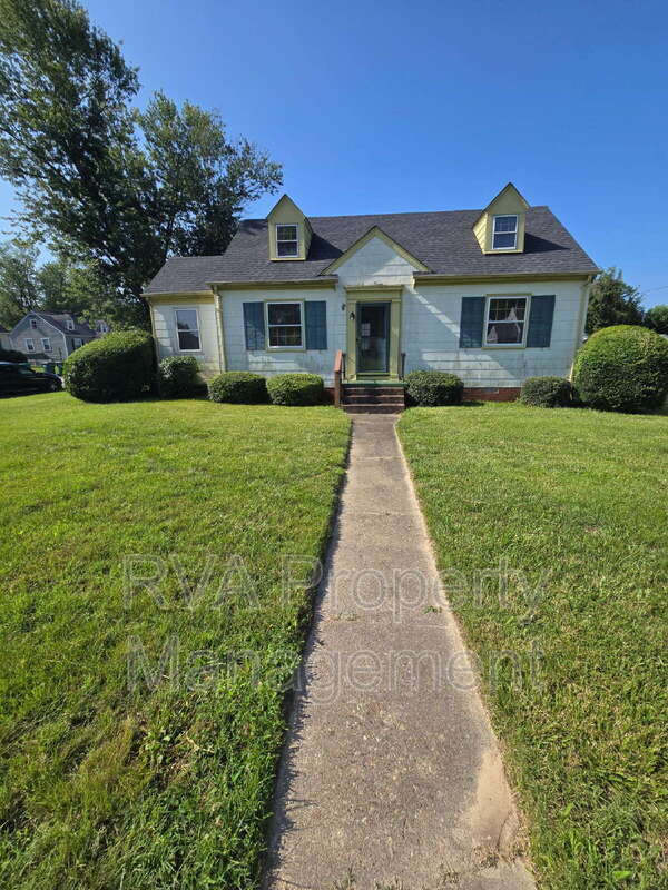 Building Photo - 1915 Parlow Dr