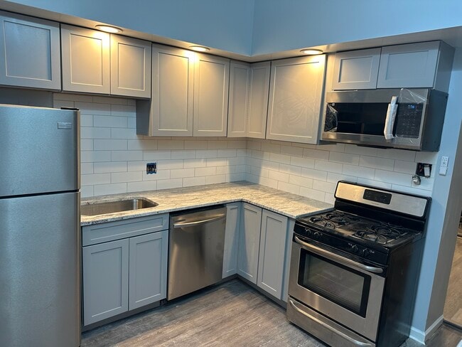 Building Photo - 2544 Cedar St