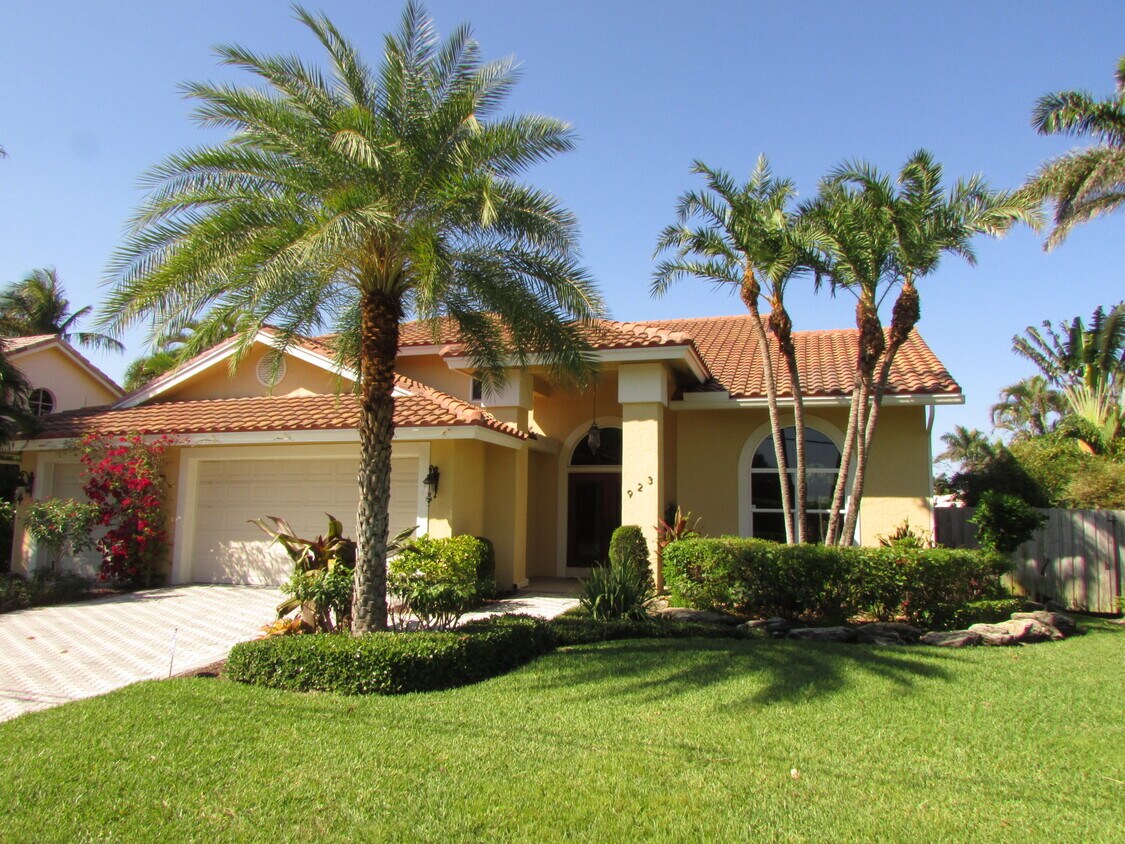 Primary Photo - 923 Dogwood Dr