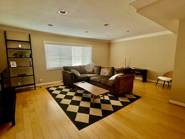 Sala de estar de planta abierta - 11646 Chenault St