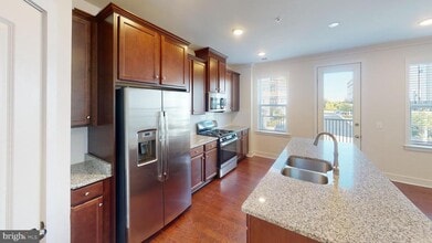 Building Photo - 41967 Pickwick Ml Ter