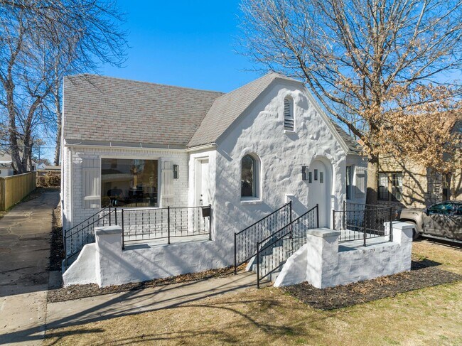 Foto del edificio - 1338 S Florence Ave