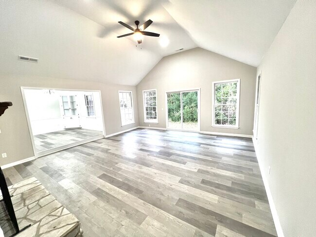 Foto del edificio - 2401 Clematis Trl