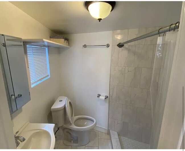 Baño - 261 S Ave 52