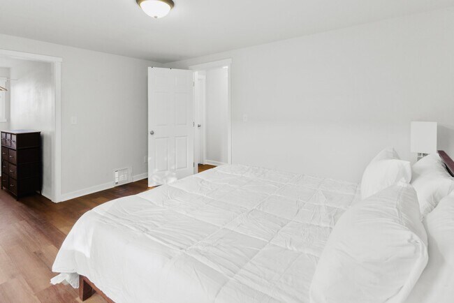 Foto del edificio - 4551 4th Ave NE
