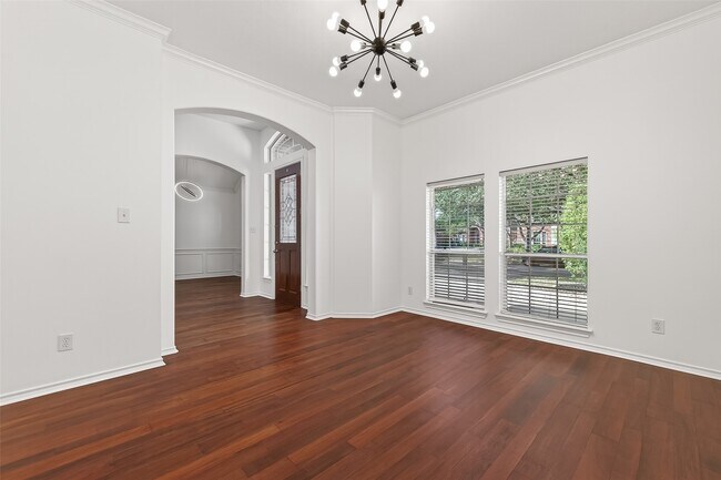 Building Photo - 1015 Longdraw Dr