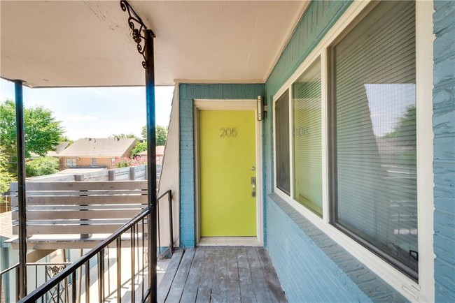 Building Photo - 5808 Oram St