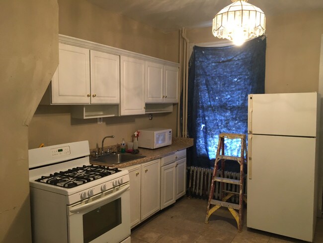 Building Photo - 2115 W Fayette St