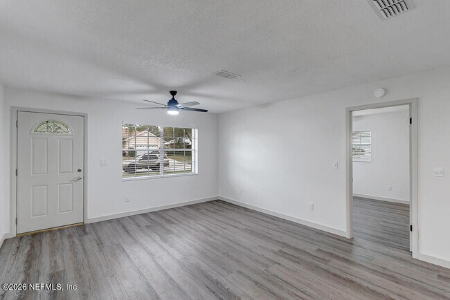 Foto del edificio - 407 Cassandra Ln