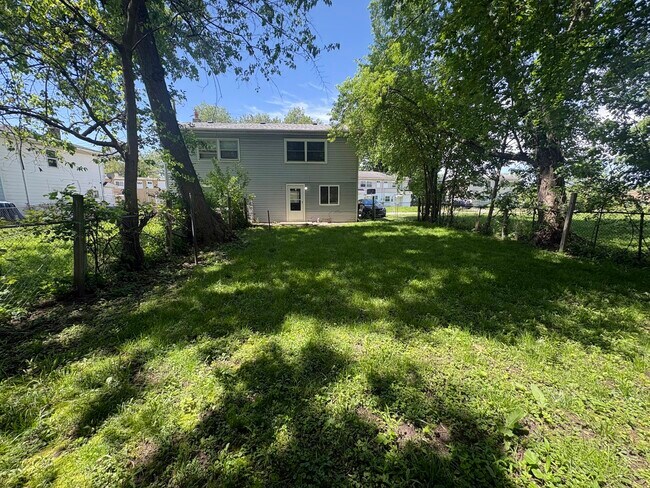 Building Photo - 33514 Berville Ct