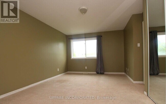 Building Photo - 6075 Pineglade Crescent