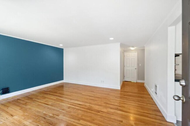 Foto del edificio - 3 bedroom in Seattle WA 98108