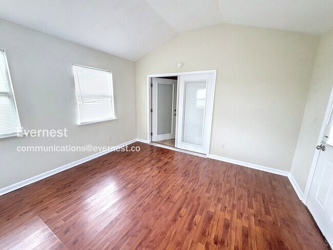 Foto del edificio - 1518 Claret St