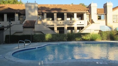Building Photo - 1068 Calle Del Cerro