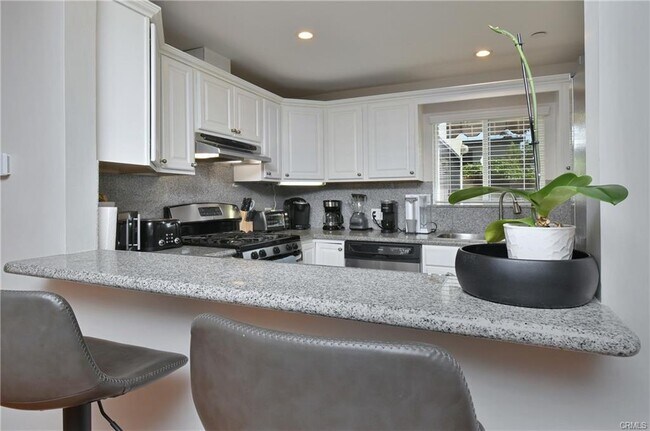 Building Photo - 4133 Irving Pl