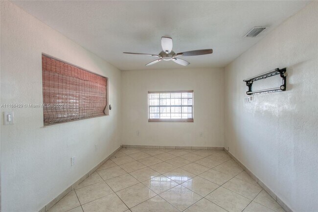 Foto del edificio - 2424 SW 21st Terrace